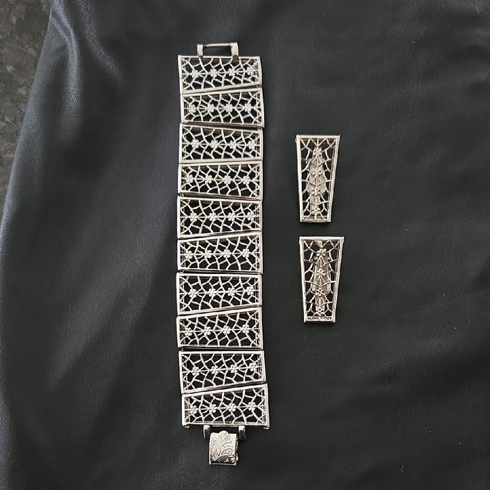 Elegant Silver Geometric Bracelet